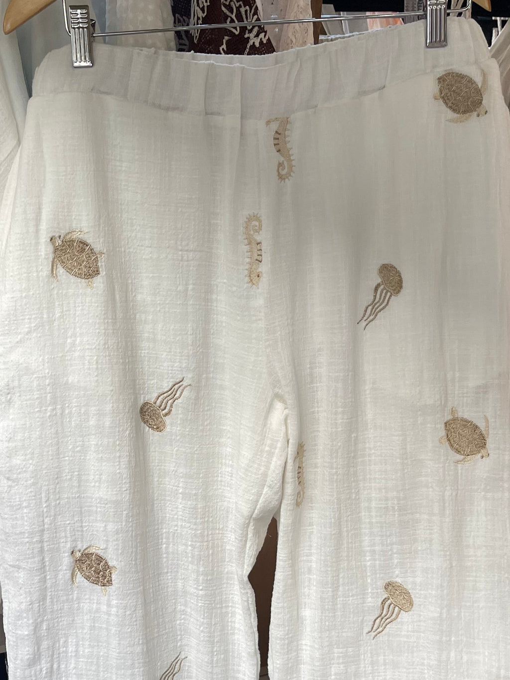 Calça Pantalona em Algodão Texturizado com Bordados Marinhos