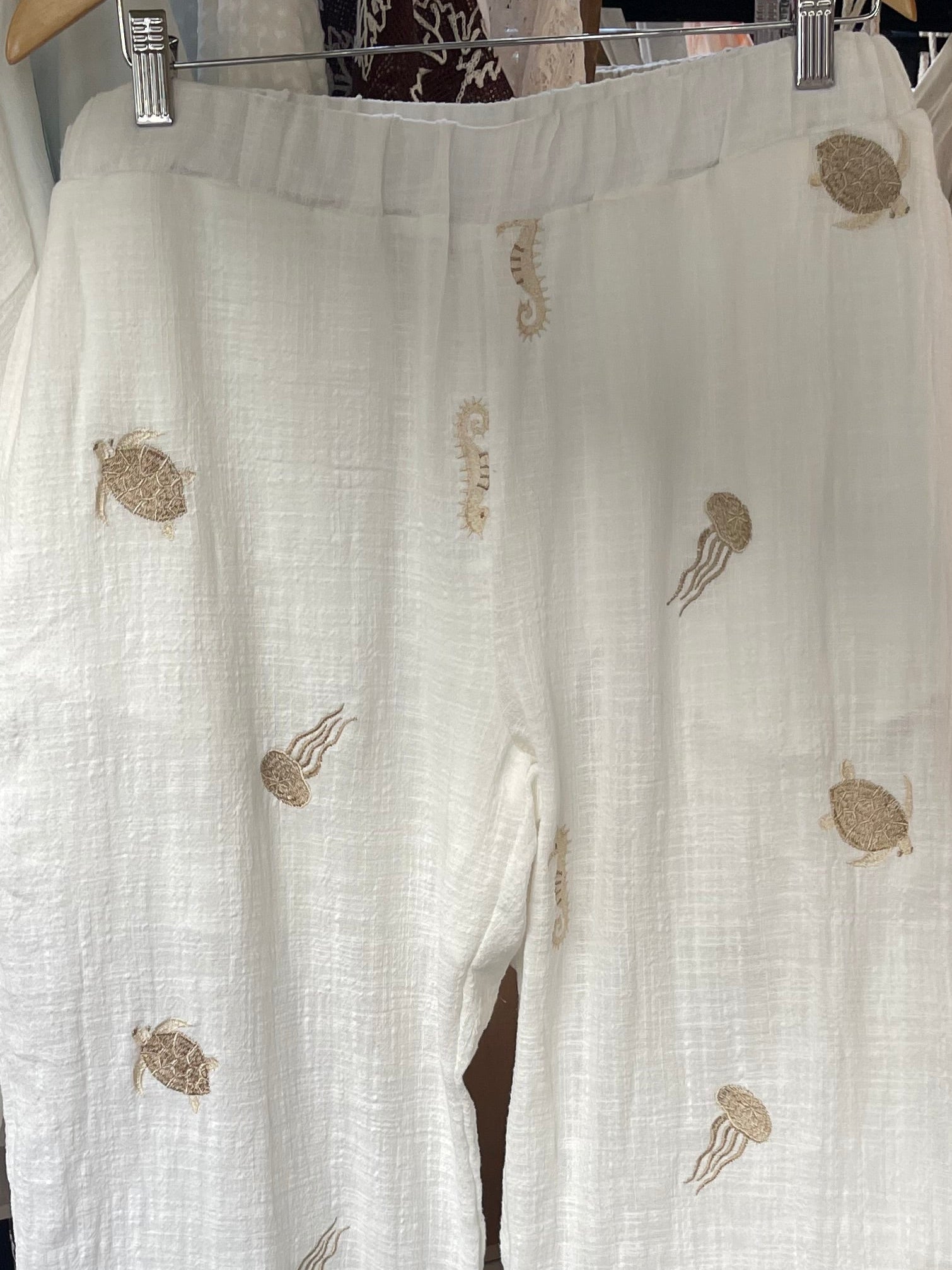Calça Pantalona em Algodão Texturizado com Bordados Marinhos